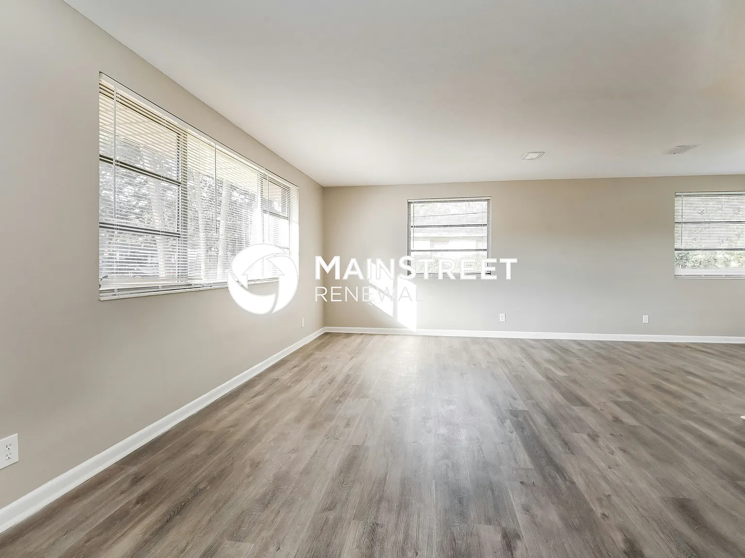 5563 Primrose Ln — Photo 4