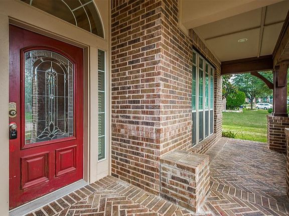3rd image of 3837 Wintergreen Dr