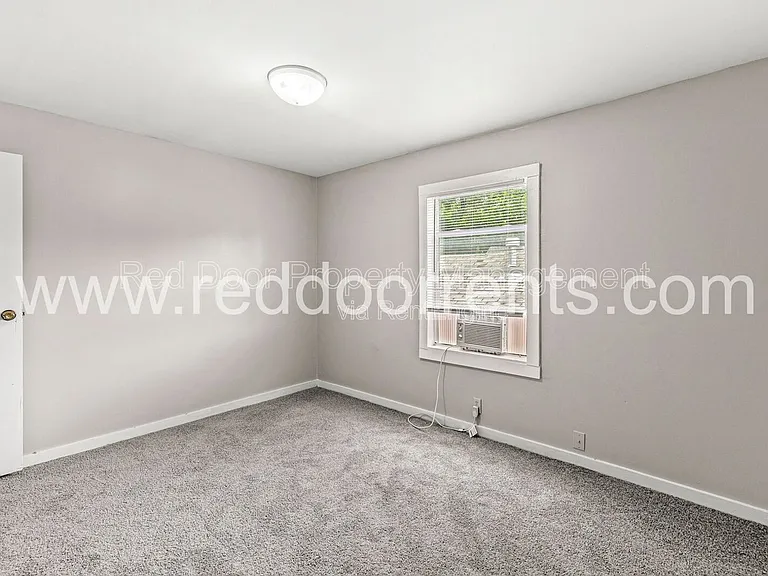 970 Edgemont Ave — Photo 13
