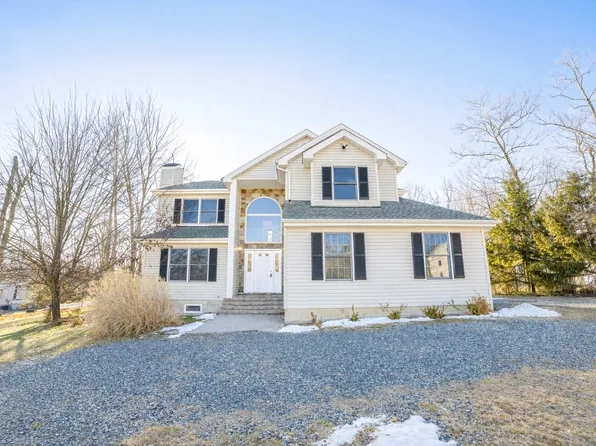 902 Thornberry Ct, East Stroudsburg, PA 18302