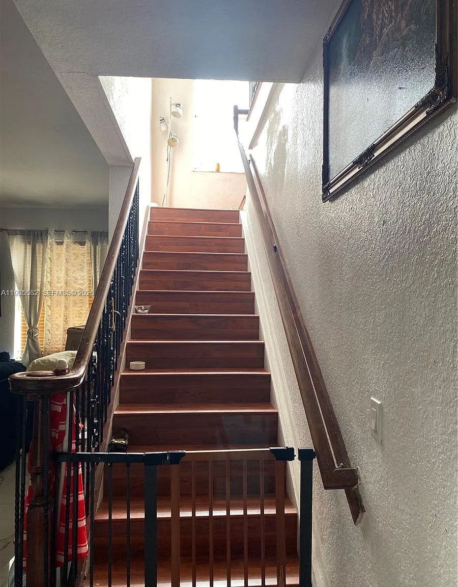3 bed, 2.0 bath, 2147 sqft, $2,800 — Photo 3