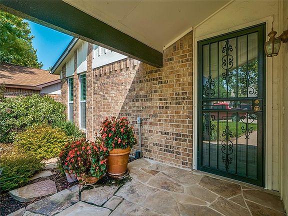 4th image of 2801 Holy Cross Ln