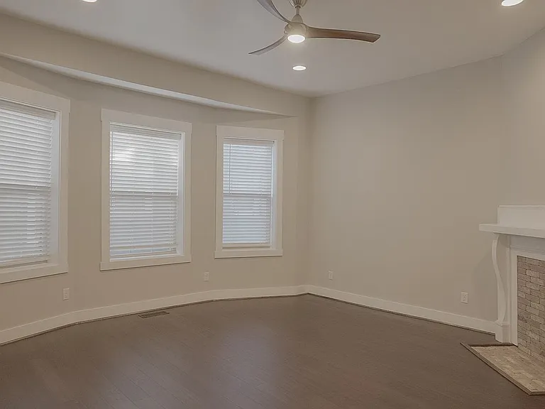 901 N Wood Ave — Photo 1