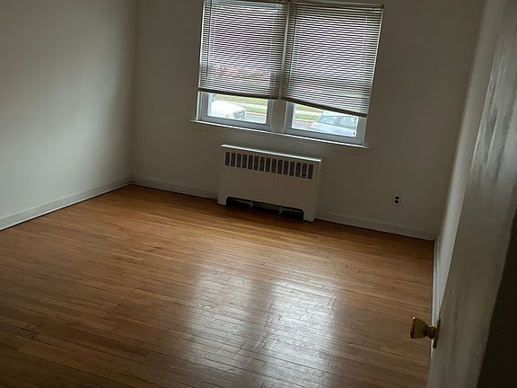 3rd image of 183 Seaton Rd APT 2