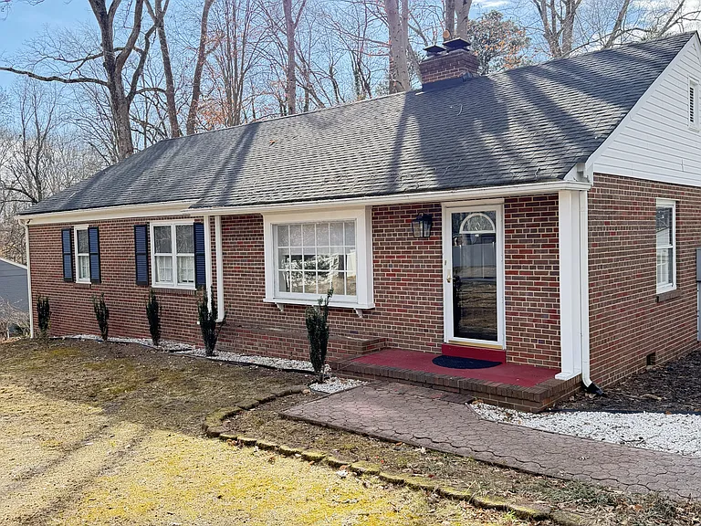 2648 Melbourne Dr — Photo 2