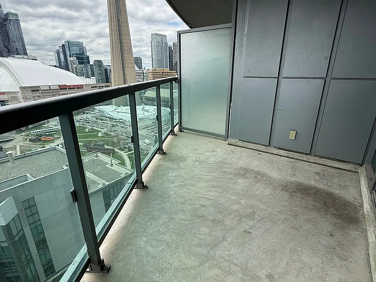 19 Grand Trunk Cres #2915 — Photo 31