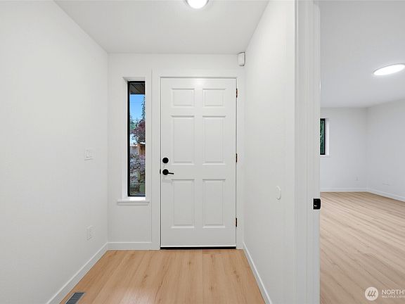 4th image of 12820 51st Avenue NE