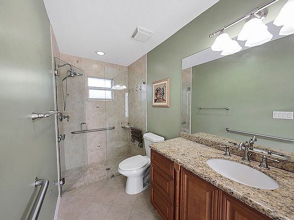 5th image of 1451 SW 25th Ave
