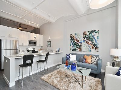 2nd image of 617 S La Salle St #6