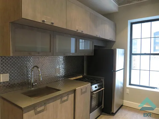 Rented by EXR | media 20