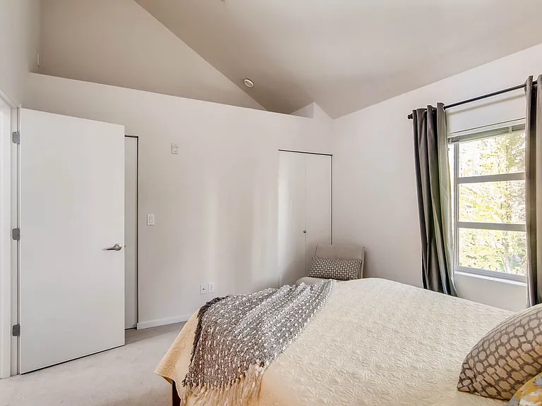15209 NE 81st Way #105 — Photo 14