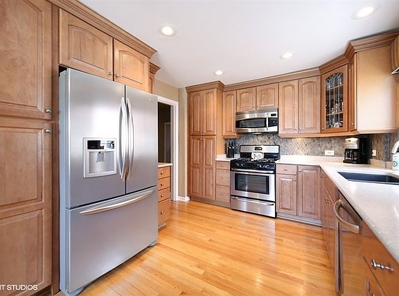 3rd image of 526 S 10th Ave