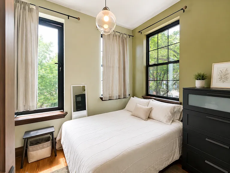 689 Lorimer St #2R — Photo 9