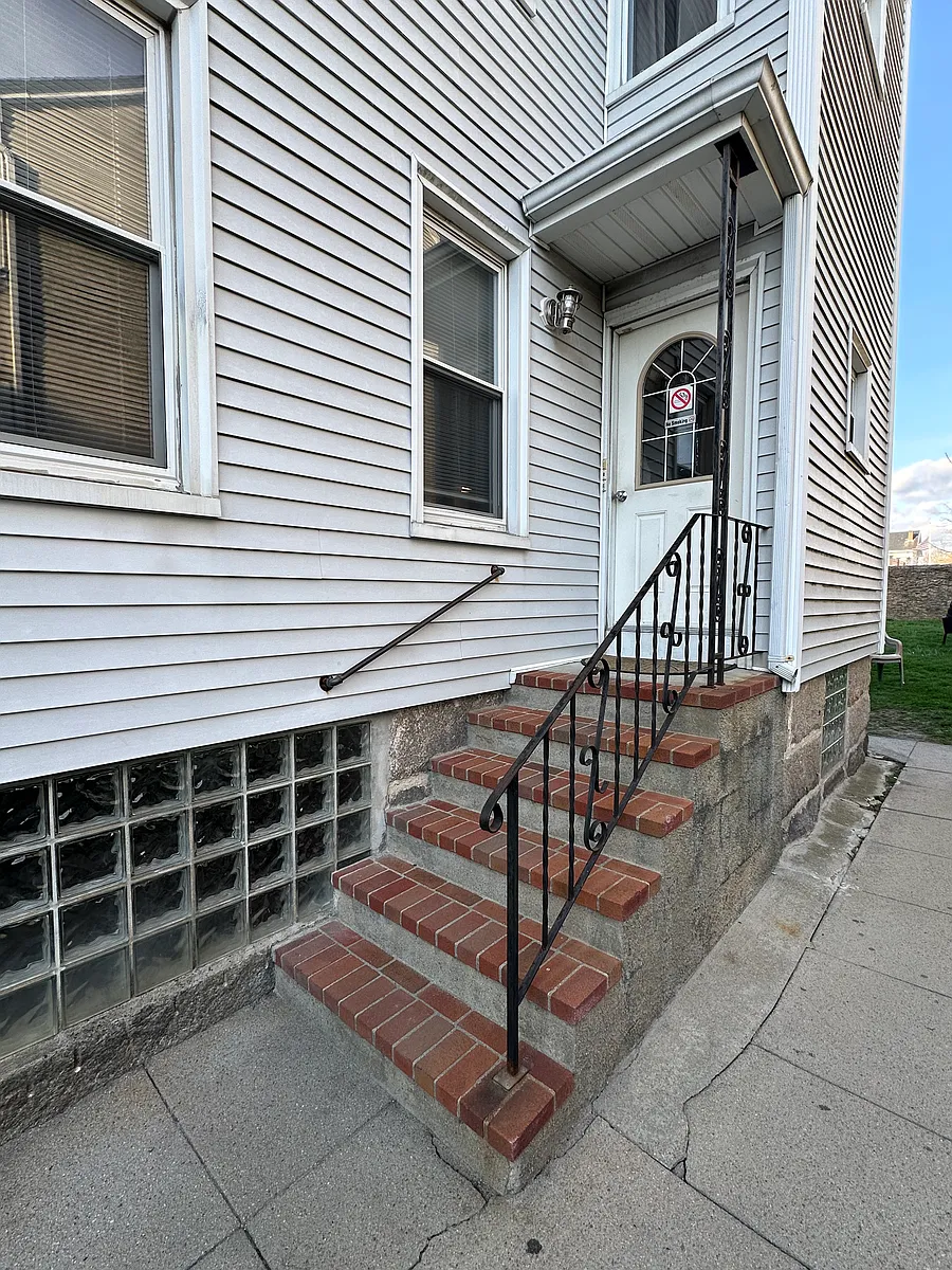 Building Photo - 100 Hall St
