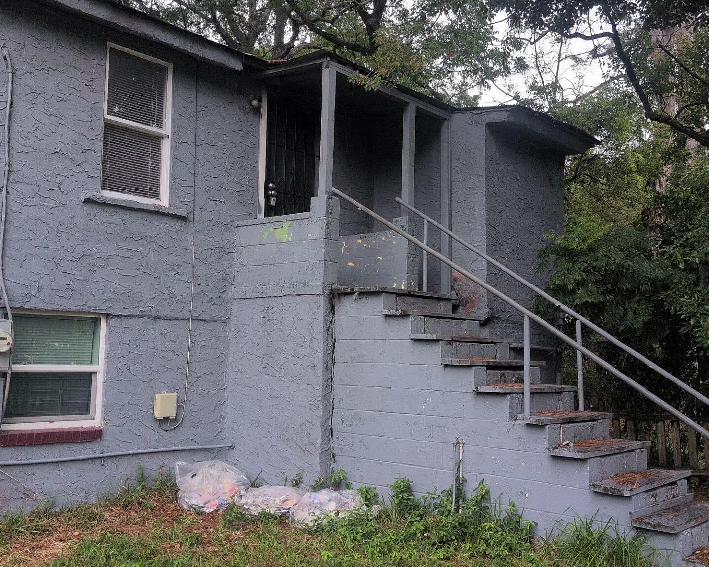 2 bed, 1.0 bath, 842 sqft, $750 — Photo 1