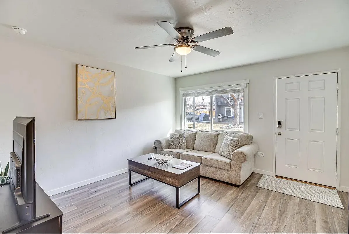 1330 Glenwood Ave — Photo 3