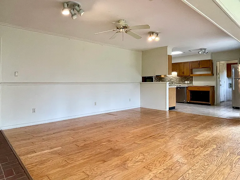 219 Green Lake Dr — Photo 7