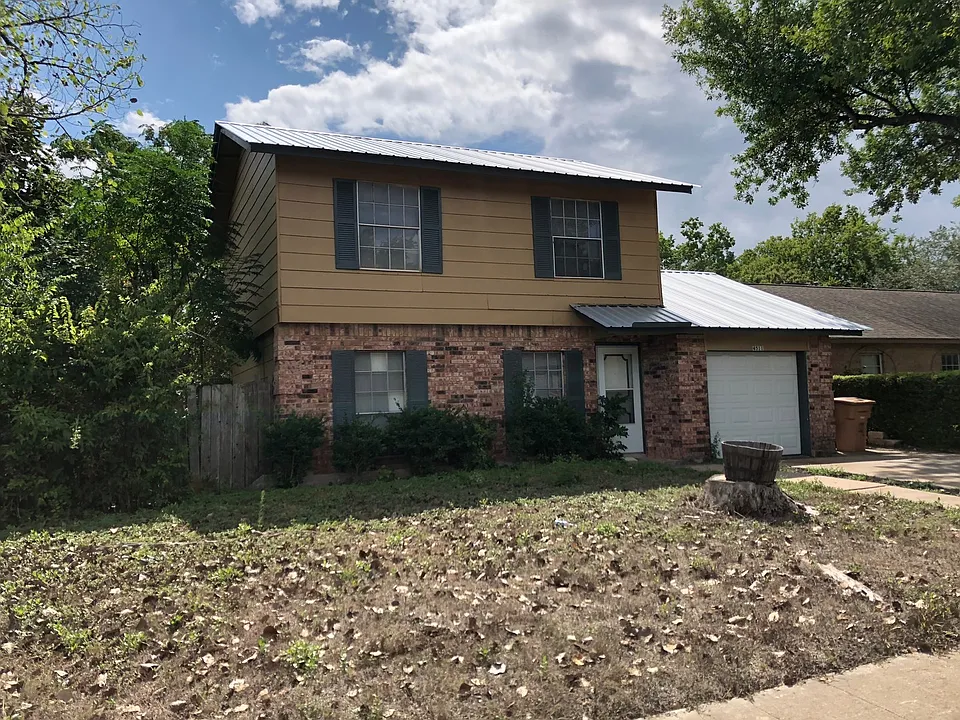 4511 W Village Ct