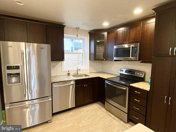 3rd image of 218 W Oxford St