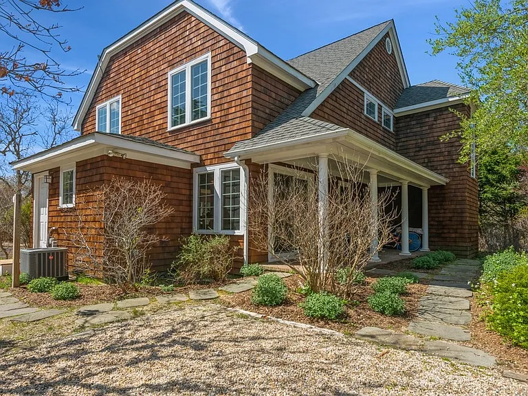 38 Cliff Rd — Photo 1