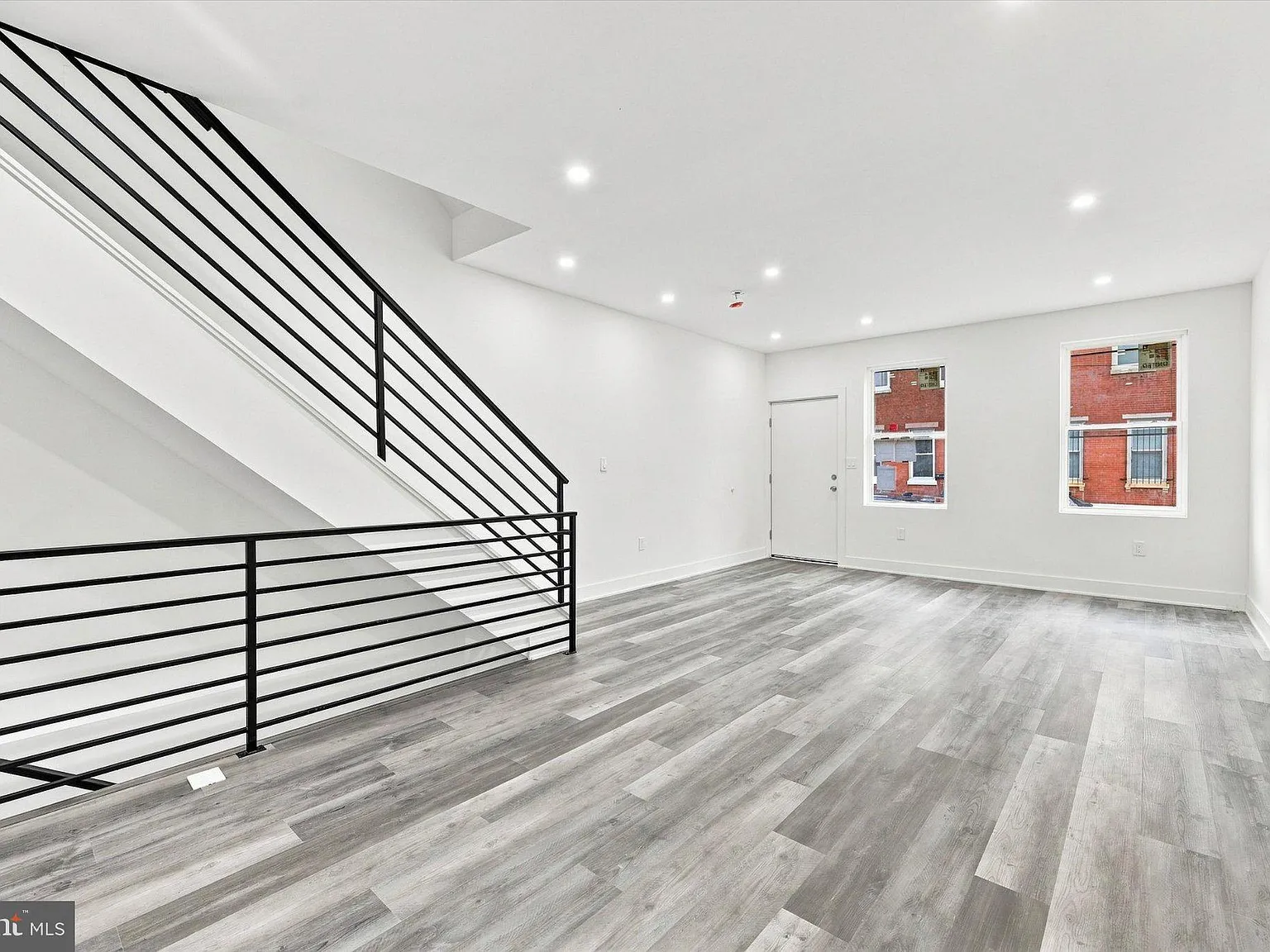 4 bed, 2.5 bath, 2100 sqft, $4,350 — Photo 3