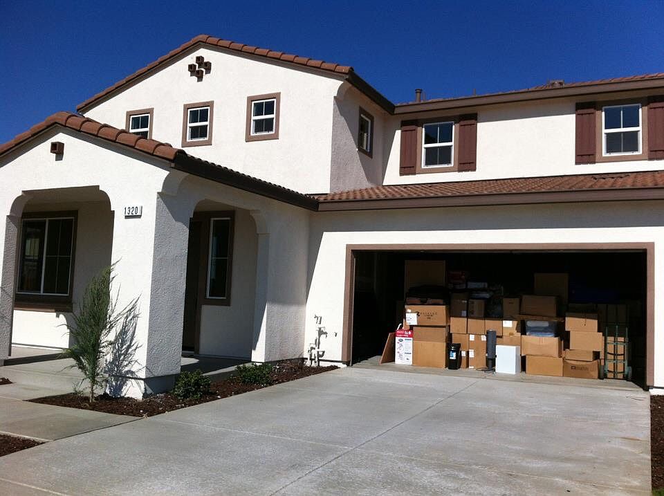 2nd image of 1320 Maple Dr