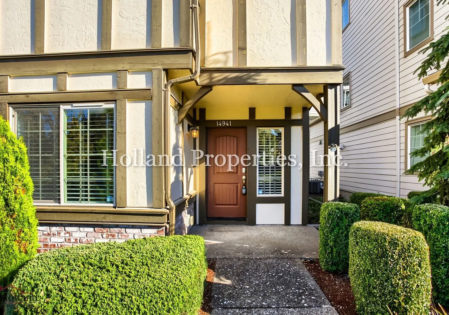 Your Bethany Retreat Awaits! Spacious Living, Stylish Comfort & Backyard Fun — Photo 3