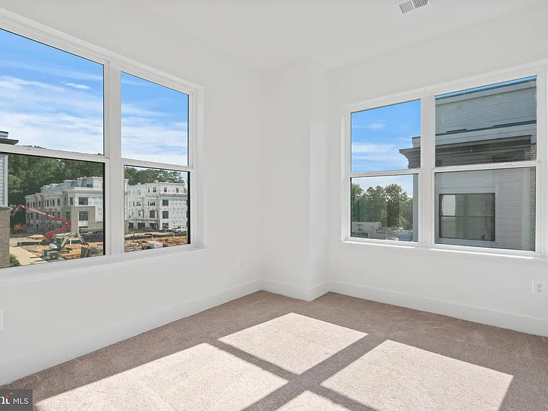 2038 Tysons Ridgeline Rd — Photo 35