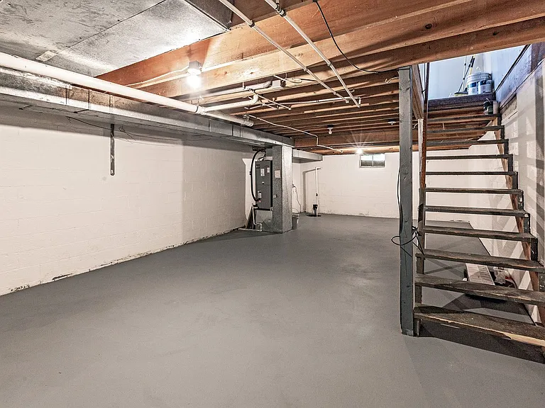 222 Britain Ct — Photo 15