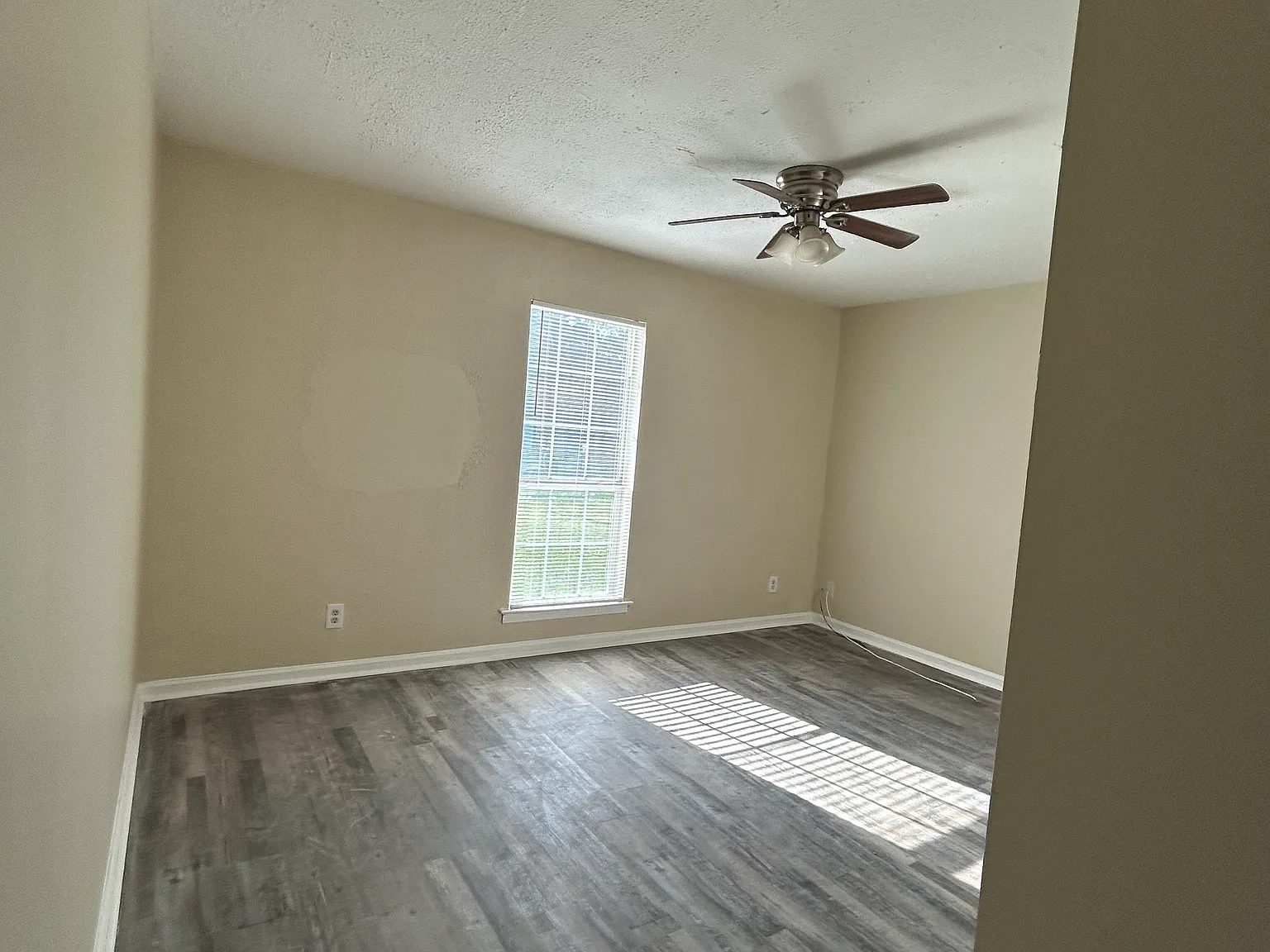 3 bed, 1075 sqft, $1,275 — Photo 4