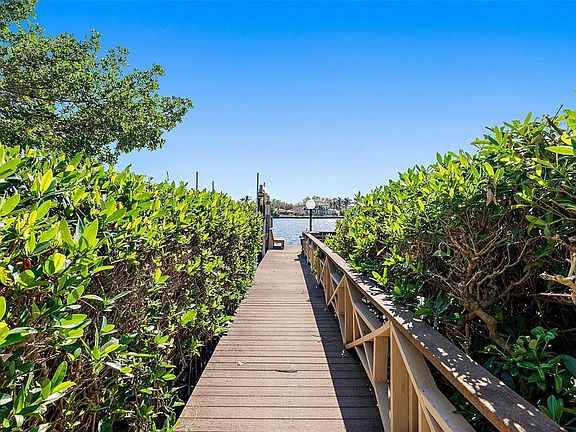 5th image of 808 Monterey Blvd NE