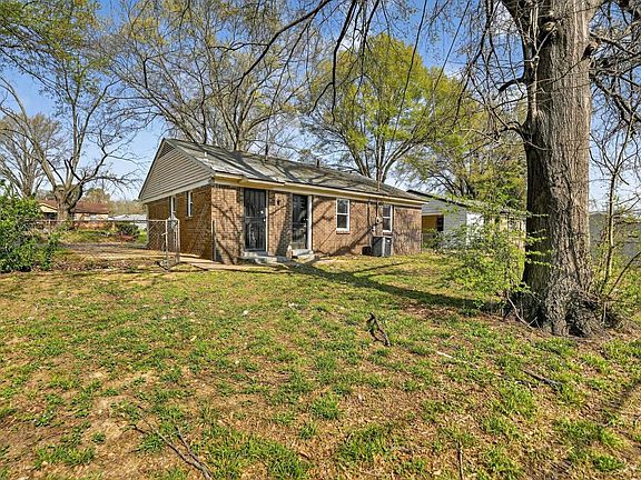 4th image of 4118 Westmont Rd