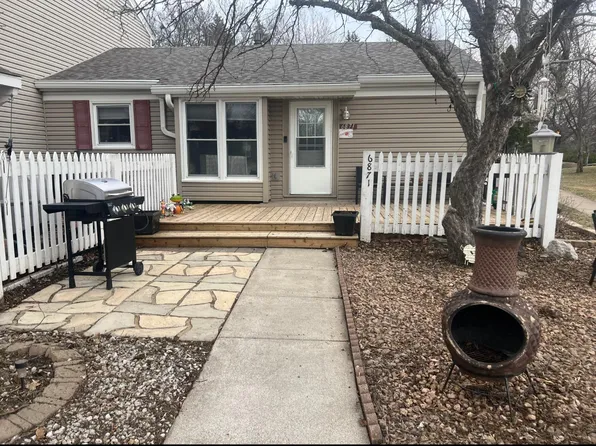 6871 Grenwich Ln N, Oakdale, MN 55128
