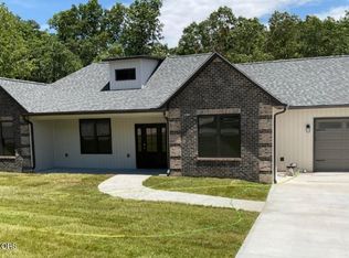 110 Russell Ln, Crossville, TN 38555
