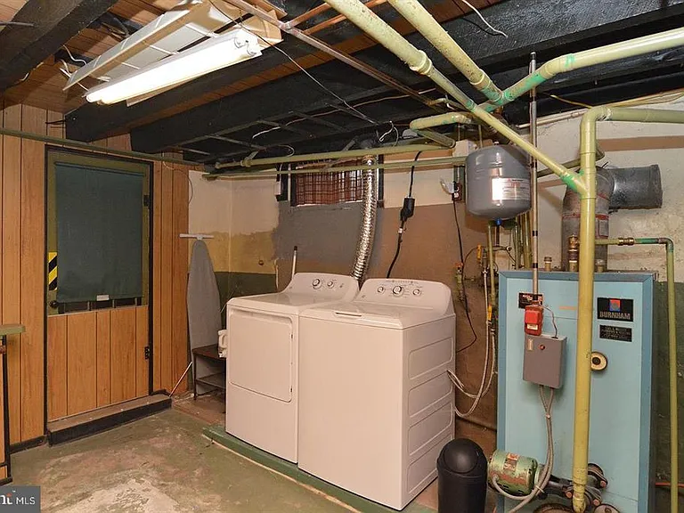 101 W Franklin St — Photo 31