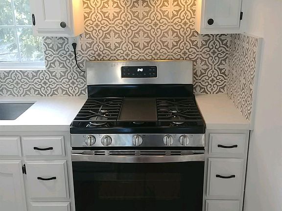 5th image of 1361 1/2 Armadale Ave