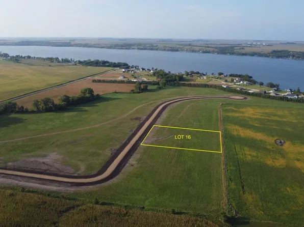 16 Oak Creek Cir, Big Stone City, SD 57216