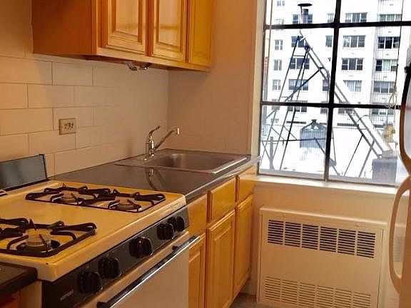 4th image of 1402 3rd Ave #6D