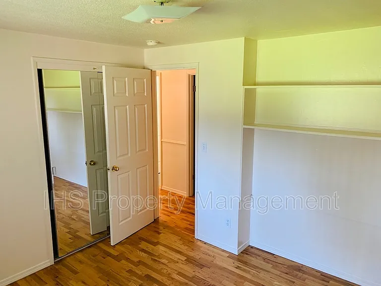 802 N Keller St — Photo 12