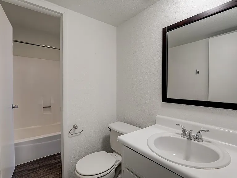 The Oaks Apartments — Photo 38