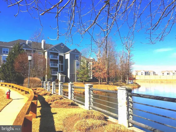 1705 Lake Shore Crest Dr APT 23, Reston, VA 20190