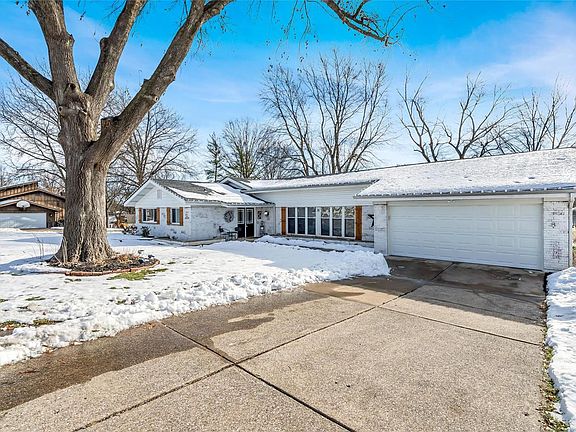 3rd image of 31 Savoy Dr