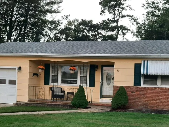 32 Sutherland Court, Toms River, NJ 08757