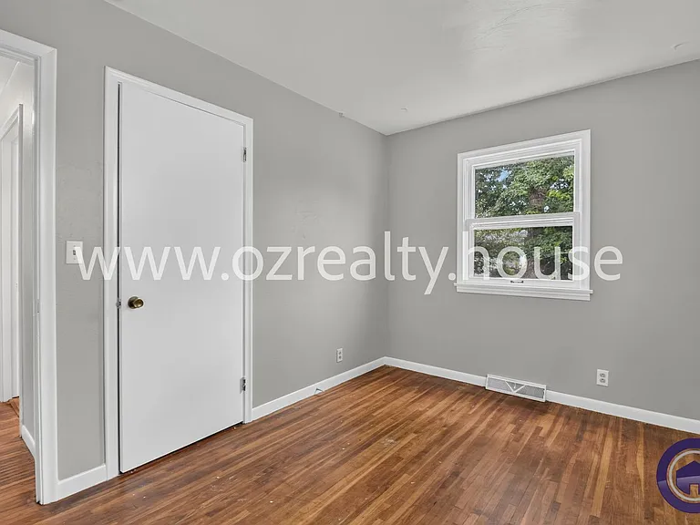 1703 Heatherdowns Blvd — Photo 9