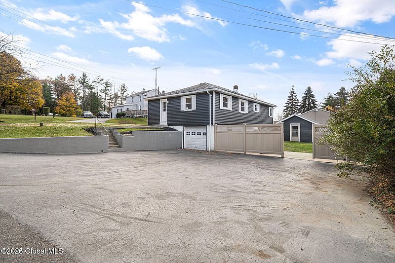 3rd image of 3 Green Hill Road