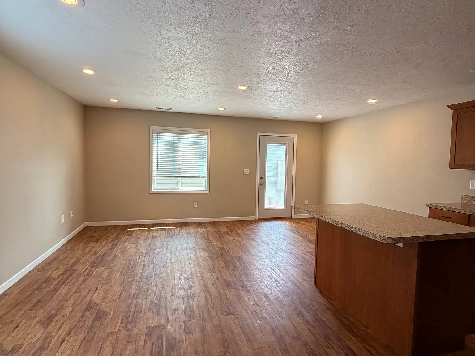 3 bed, 1400 sqft, $1,845 — Photo 3