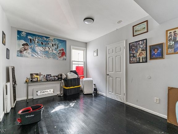 4th image of 455 4Th Ave