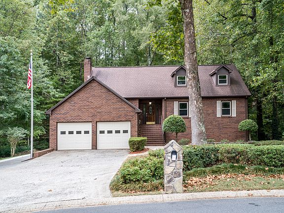 2nd image of 2686 Forest Way NE