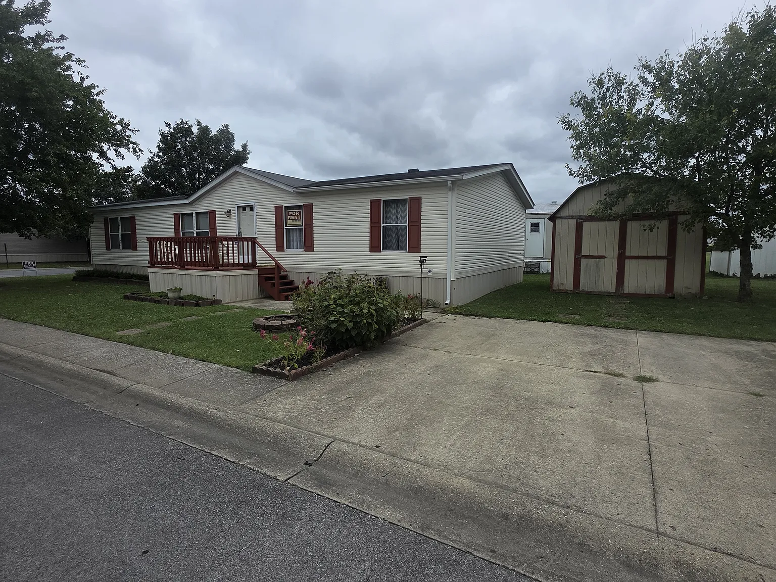 4 bed, 1600 sqft, $2,000 — Photo 3