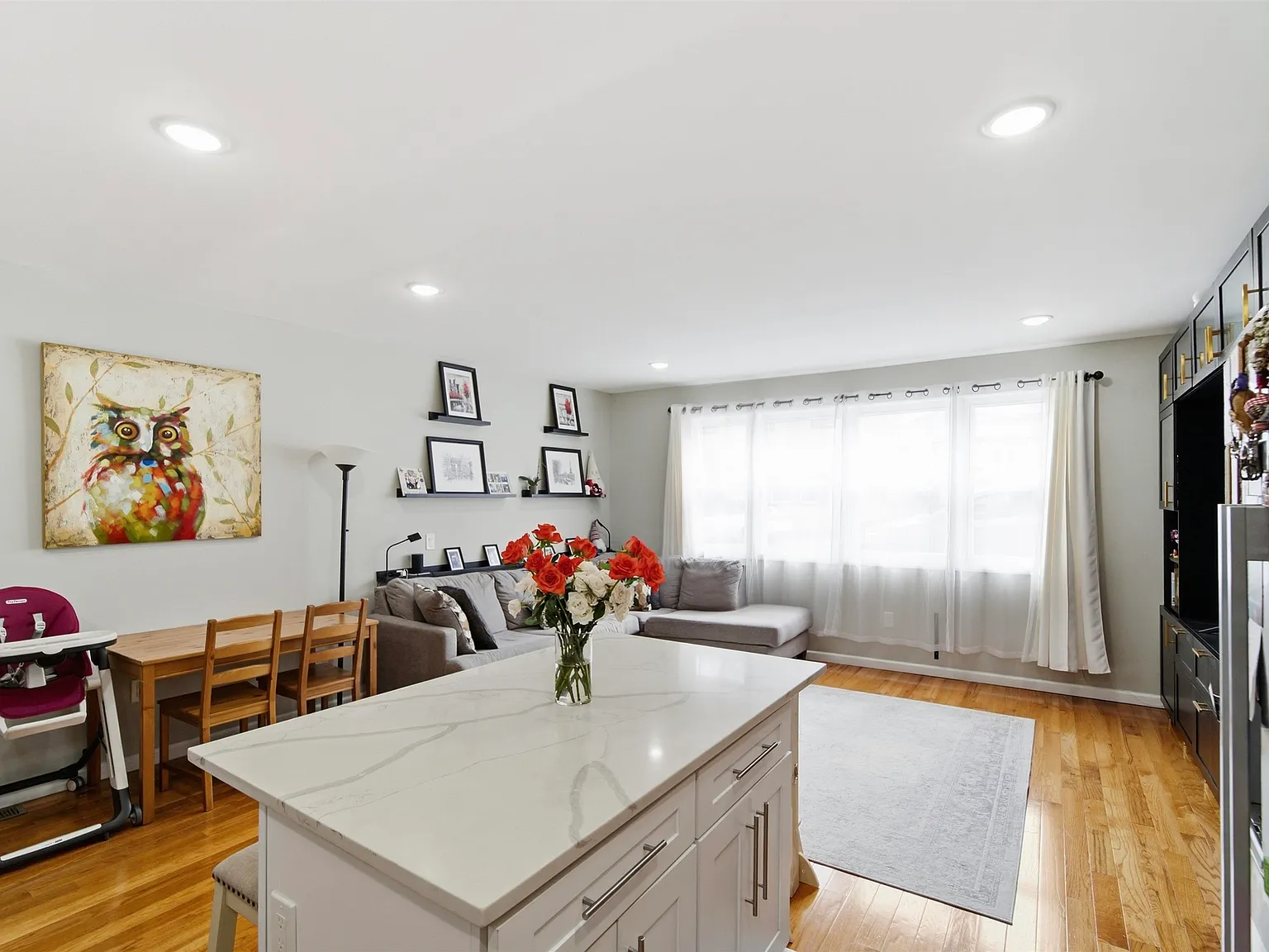 2 bed, 1.0 bath, $2,800 — Photo 2